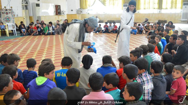 ISIS hefur sett á laggirnar skóla í Sýrlandi og Írak.