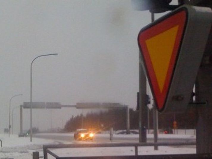 Frá gatnamótum Miklubrautar og Kringlumýrarbrautar fyrr í dag.