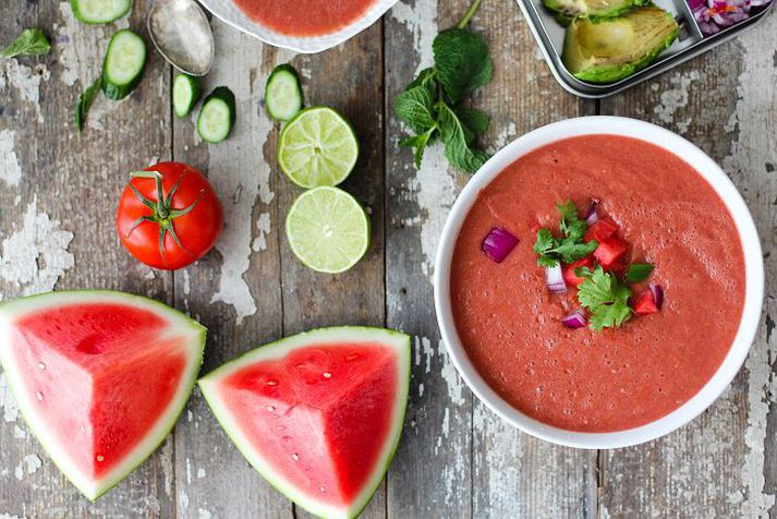 Súpan er frískandi yfir sumarið og skemmtilega frábrugðin hefðbundinni gazpacho-súpu.