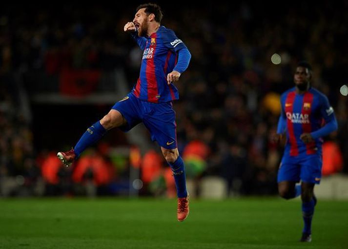 Lionel Messi fagnar marki sínu vel og innilega.