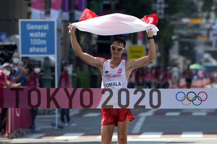 Dawid Tomala kemur fyrstur í mark sem líklega síðasti gullverðlaunahafi sögunnar í 50 km göngu á Ólympíuleikum.