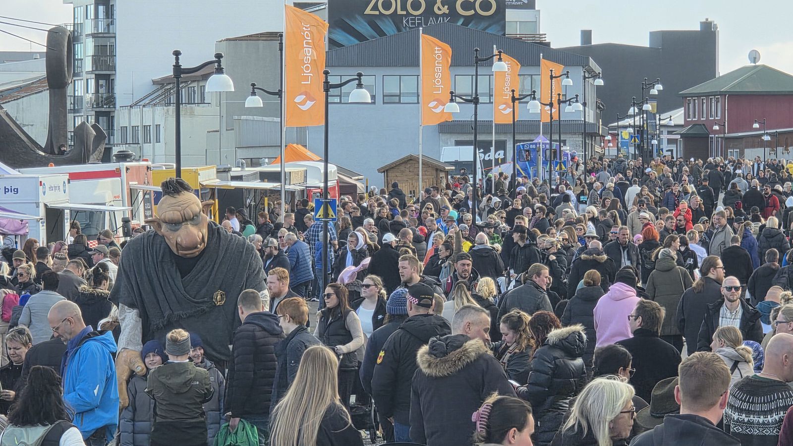 Blása í lúðra vegna at­vinnu­leysis á Suður­nesjum