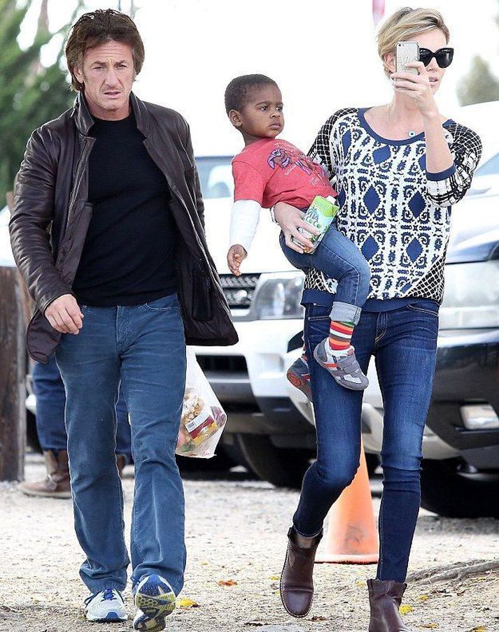 Sean Penn, Charlize Theron og sonurinn Jackson.