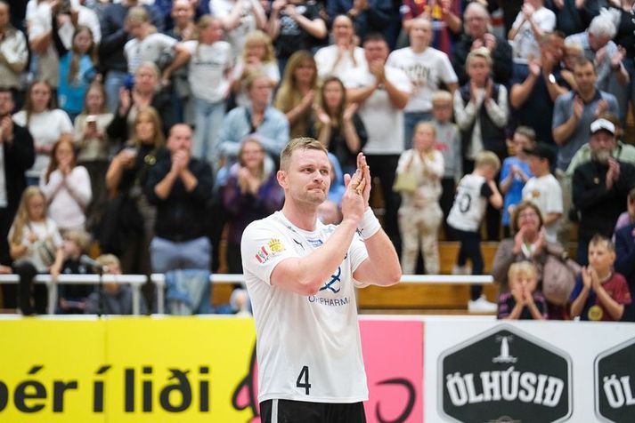 Aron Pálmarsson þakkar fyrir sig.