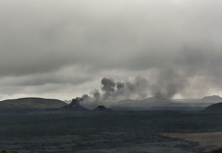 Enn berst gosmóða frá eldgosinu.