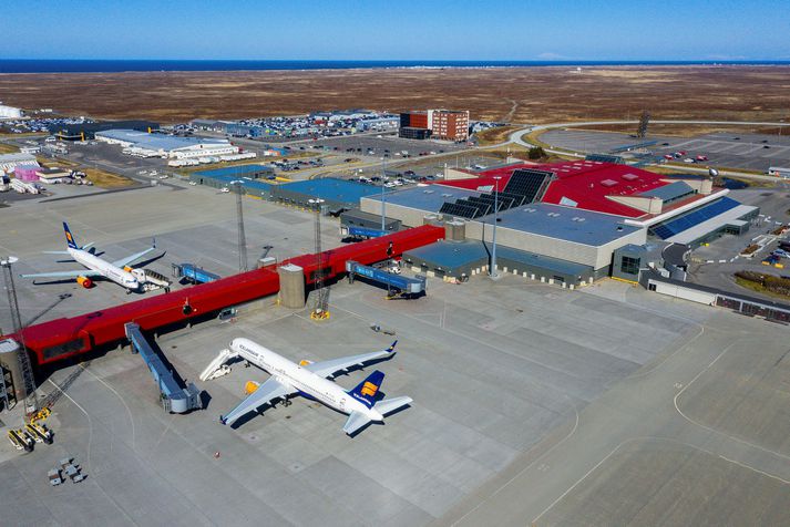 Á góðum degi fóru um fjörtíu þúsund manns um Keflavíkurflugvöll áður en kórónuveirufaraldurinn reið yfir. Nú er áætlað að farþegafjöldinn geti farið upp í þrjátíu þúsund manns á mánuði í júní og júlí.