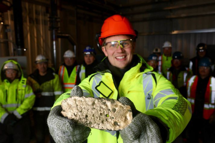 Eldur Ólafsson, forstjóri Amaroq, segir að Grænland sé ein síðasta landfræðilega ókannaða auðlindasvæði heims. „Við áttum okkur á því að til þess að nýta þann möguleika og byggja upp nauðsynlega innviði þarf að beita heildstæðri nálgun sem spannar allt virðiskeðjuna í námuvinnslu. Í kjölfar mikils áhuga frá virtum og stórum stofnanafjárfestum höfum við ákveðið að ráðast í þetta hlutafjárútboð til að styrkja getu okkar til að hrinda í framkvæmd stefnu okkar: að byggja upp vaxandi og sjálfbært námuvinnslufyrirtæki og skapa arfleifð á Grænlandi.“