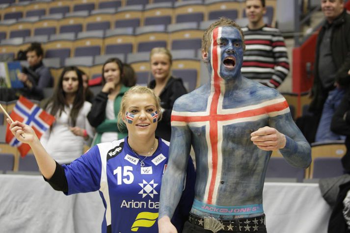 Stuðningsmenn Íslands eru hressir í Svíþjóð.