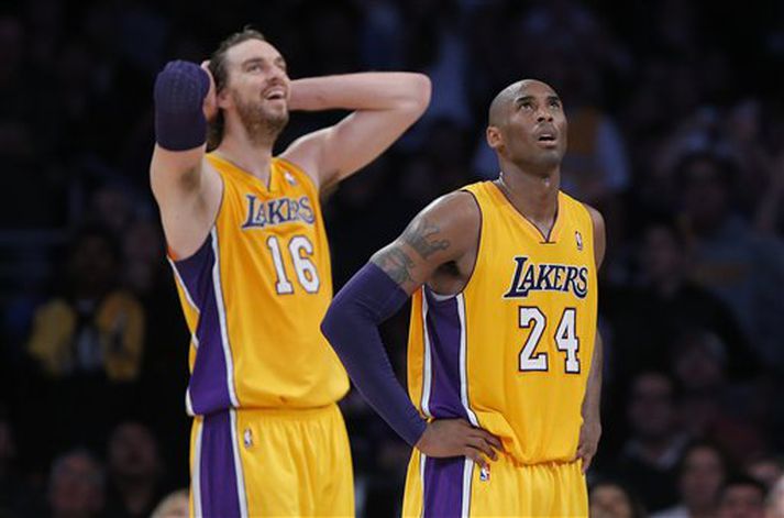 Pau Gasol og Kobe Bryant leyndu ekki vonbrigðum sínum eftir tapið gegn Indiana í nótt.