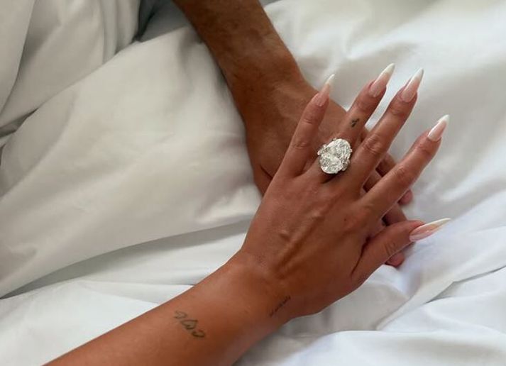 Georgina Rodríguez, unnusta Cristianos Ronaldo, sýndi veglegan trúlofunarhring á Instagram.