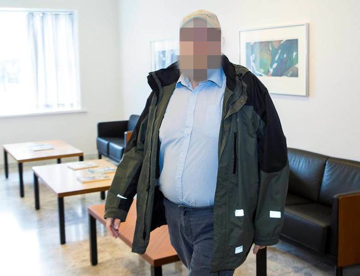 Rúmlega sextugur starfsmaður á frístundaheimili í Breiðholti kom fyrir dómara Héraðsdóms Reykjavíkur í morgun vegna ákæru ríkissaksóknar um vörslu barnakláms. Málið var þá þingfest.