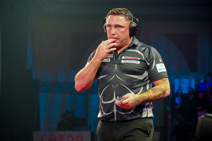 Gerwyn Price með eyrnaskjólin.