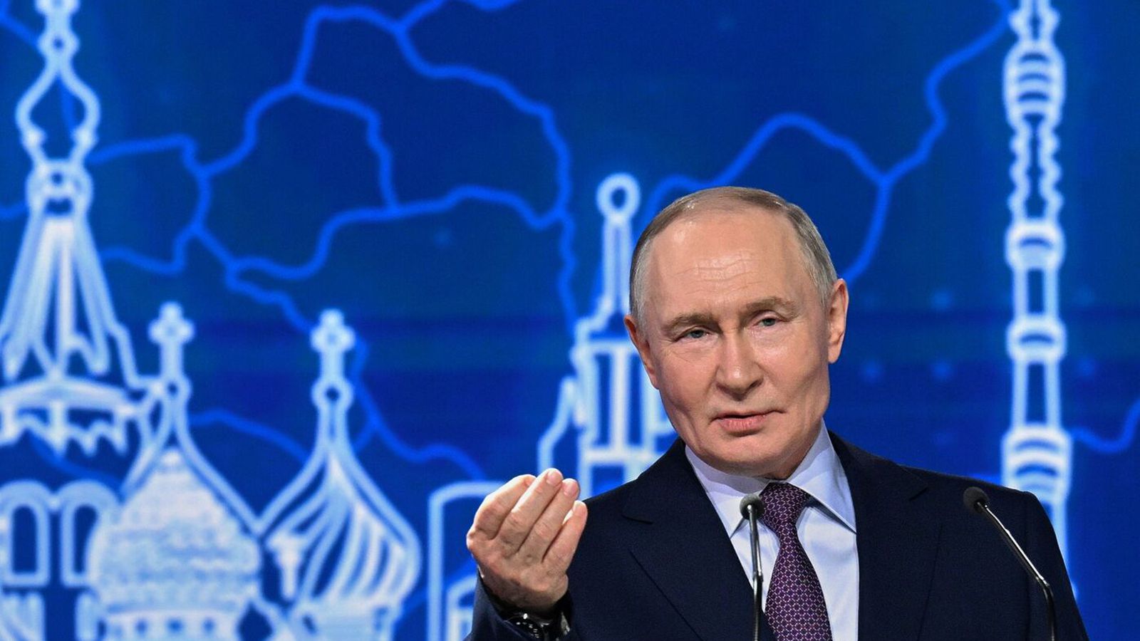 Bað auðjöfra um pening: Hét því að halda stríðinu á­fram