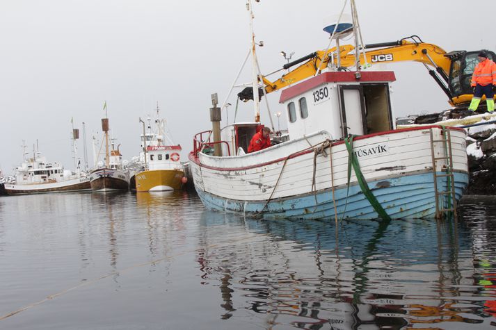 Beggi fór niður í nótt en er kominn á flot aftur.