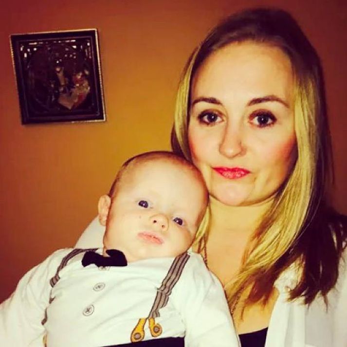 Marta Dröfn Björnsdóttir ásamt syni sínum.