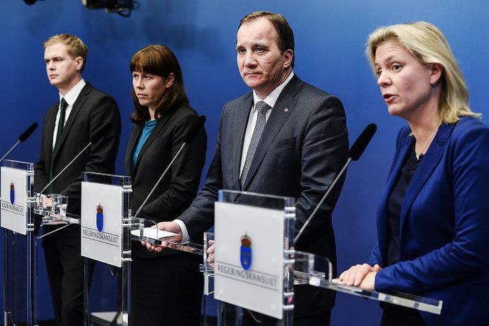 Stefan Löfven forsætisráðherra, annar frá hægri, á blaðamannafundi á miðvikudaginn ásamt Gustav Fridolin menntamálaráðherra, Åsu Romson aðstoðarforsætisráðherra og Magdalenu Andersson fjármálaráðherra.