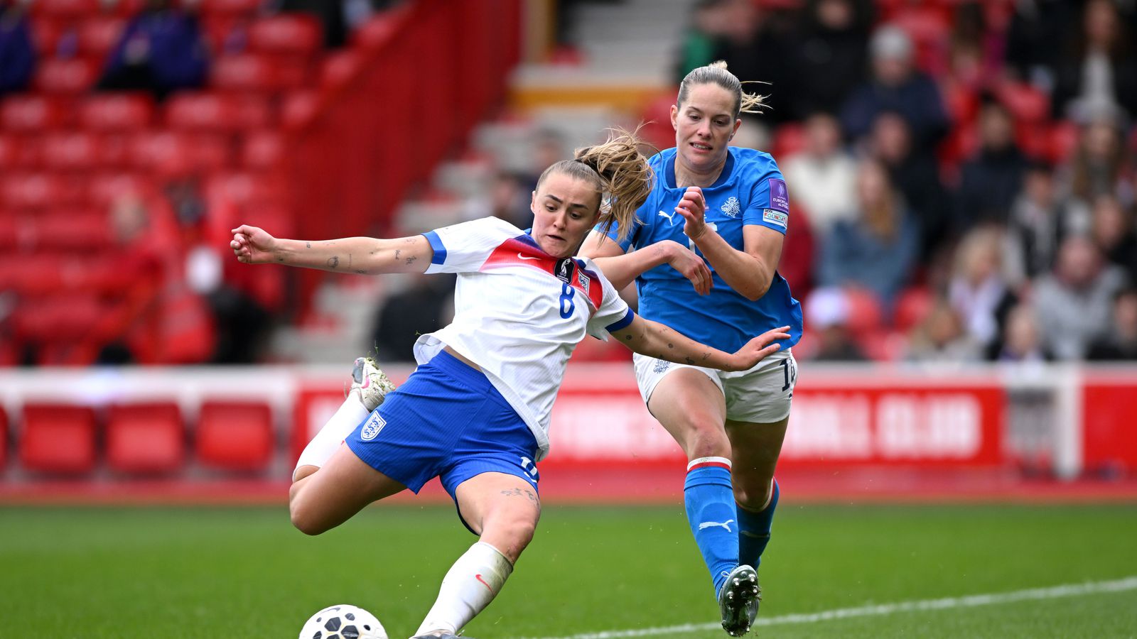 „Þær leita rosa­lega mikið upp kantana“