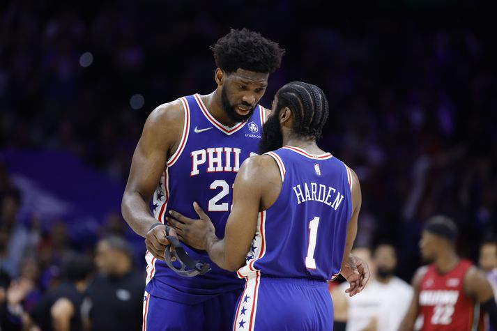 Joel Embiid og James Harden áttu að mynda eitt besta tvíeyki NBA-deildarinnar. Það rættist allavega ekki í vetur.