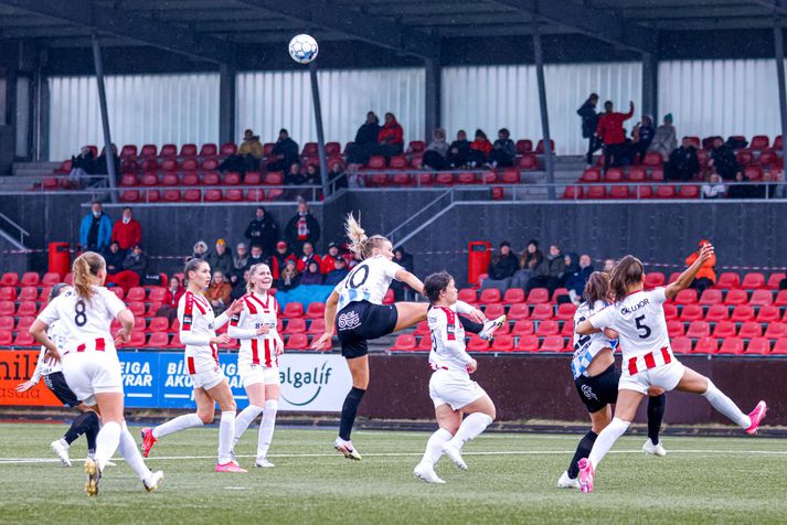 Selfoss er með fullt hús stiga á toppi deildarinnar.