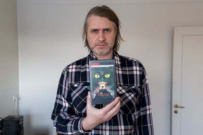 Kjartan þykir hönnunin á VHS-kápunum skemmtileg.