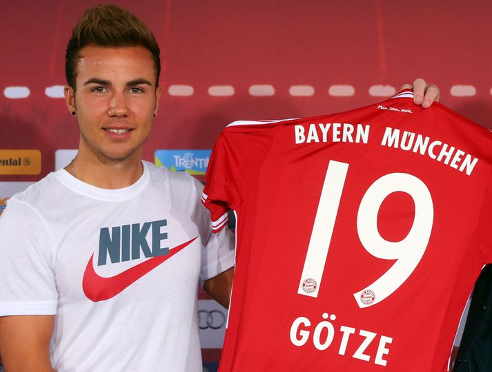 Götze í Nike-bolnum með Adidas-treyjuna.