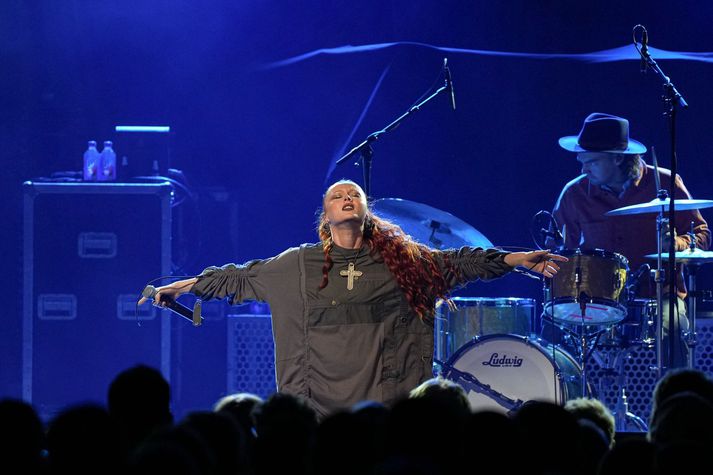 Elín Hall naut sín á sviði Laugardalshallar í ágúst þegar hún hitaði upp fyrir bandarísku rokkhundana í Smashing Pumpkins.