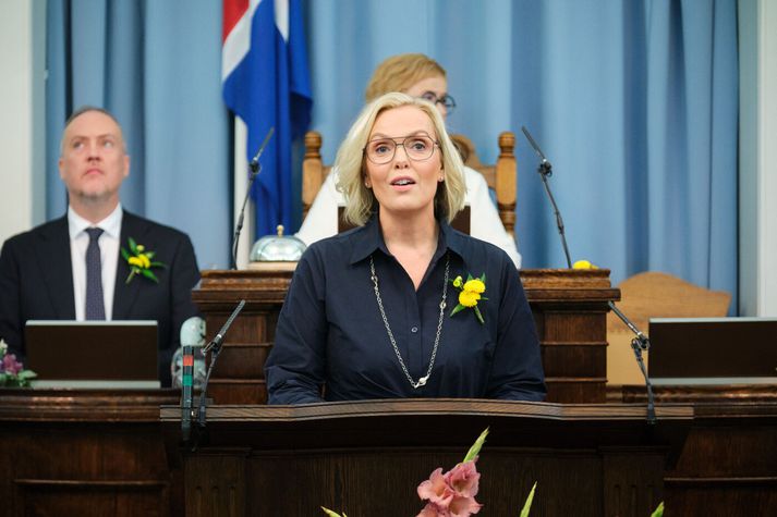 Guðrún Hafsteinsdóttir formaður Sjálfstæðisflokksins veltir fyrir sér hver stýrir landinu nú um mundir.