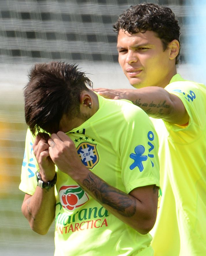 Neymar gat ekki haldið aftur af tárunum.