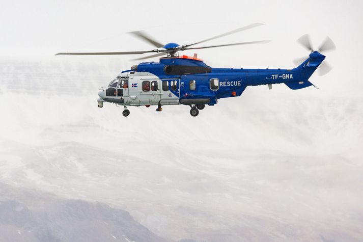 Þyrla Landhelgisgæslunnar fór til móts við sjúkrabíl og lenti á Krýsuvíkurvegi til að koma hinum slösuðu sem fyrst undir læknishendur.