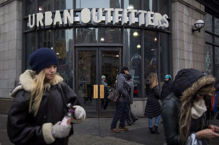 Vegna anna í október hefur Urban Outfitters sent starfsmönnum sínum tölvupóst þar sem biðlað er til þeirra að vinna launalaust.