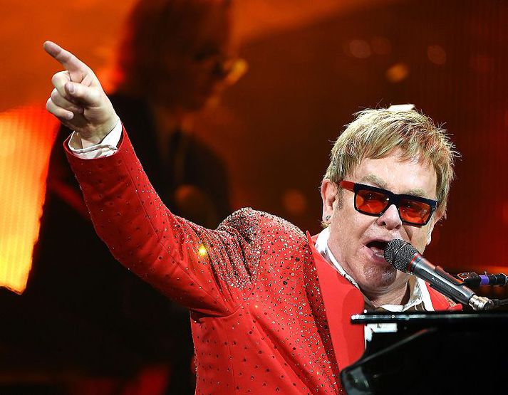 Elton John Tónlistarmaðurinn framleiðir þættina í samstarfi við David Furnish og Alan Ball.