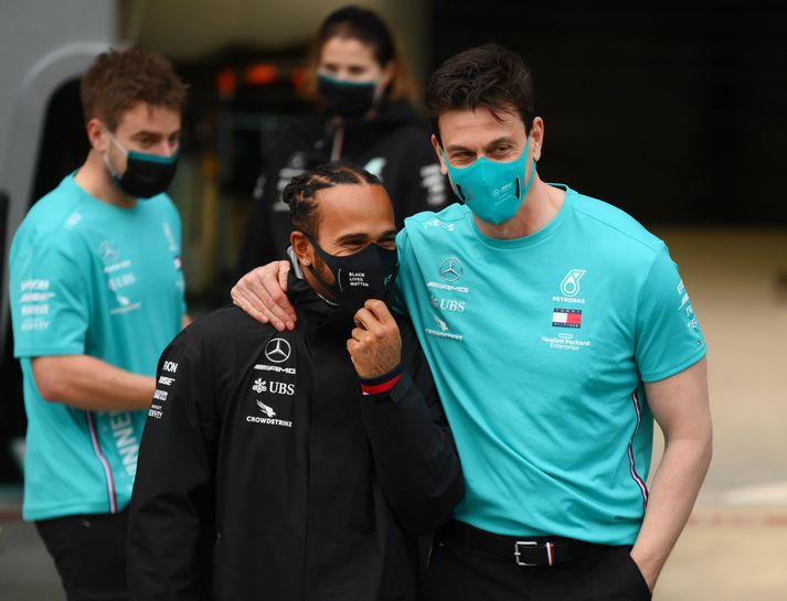 Lewis Hamilton og Toto Wolff.