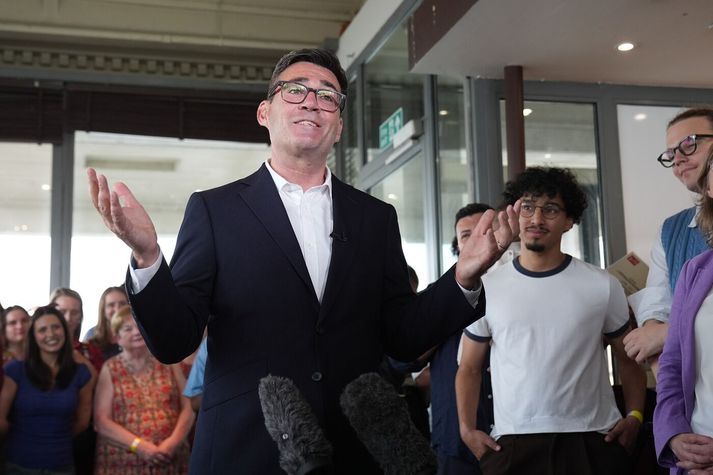 Andy Burnham, fyrrverandi borgarstjóri Manchester, verður forsætisráðherra Bretlands í dag. Sá sjöundi á áratug.
