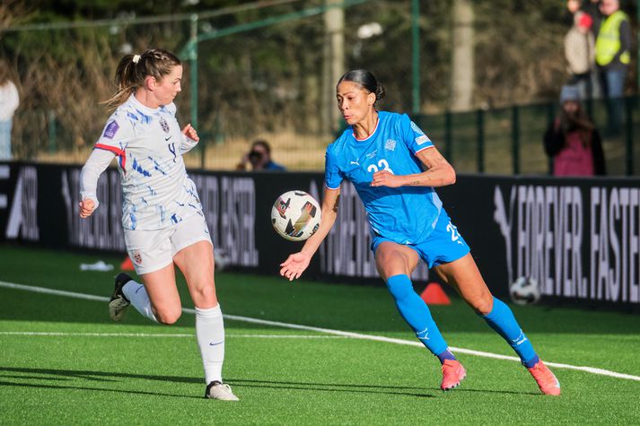 Sveindís Jane skoraði þriðja mark Íslands eftir stórkostlegan sprett upp allan völlinn.