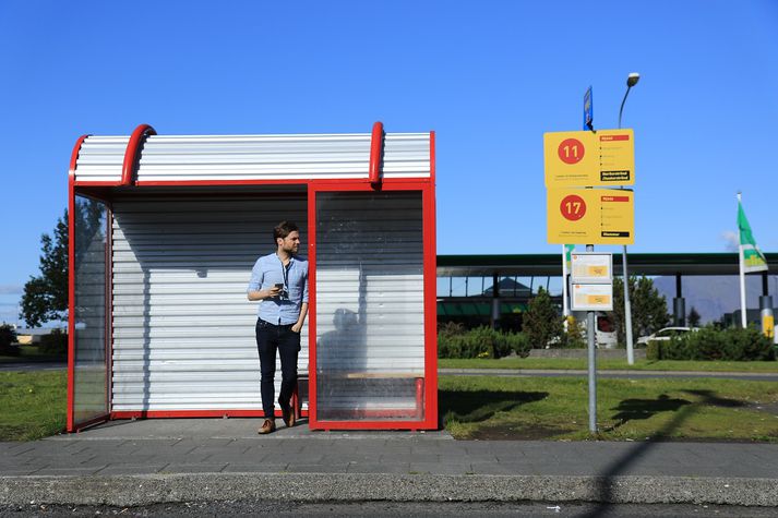 "Farþegar í strætó þurfa ekkert að hugsa um aksturinn eða umferðina og auðvitað aldrei að leita að stæði. Þvert á móti geta þeir nýtt tímann á leiðinni."