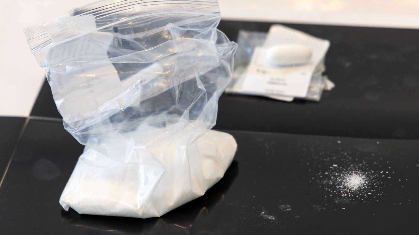 Tekinn í tollinum með tíu kíló af ketamíni