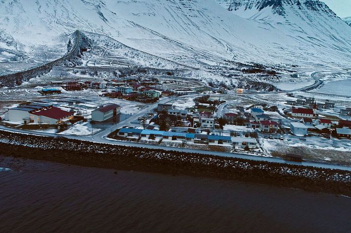 Meðal bæjarfélaga sem geta orðið fyrir áhrifum afnámsins er Flateyri.