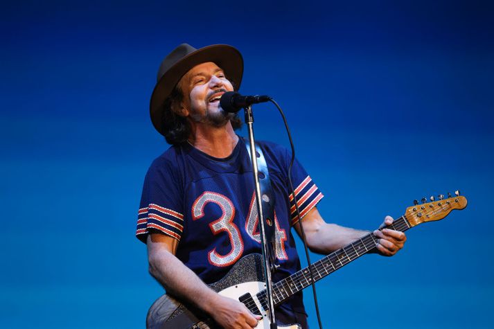 Eddie Vedder er söngvari Pearl Jam. 