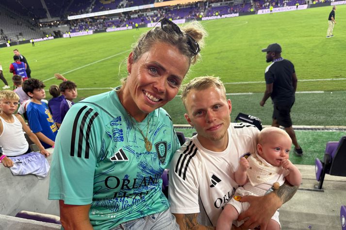 Anna Margrét Einarsdóttir, móðir Dags Dan, greindist með krabbamein í haust en bataferlið gengur blessunarlega vel.