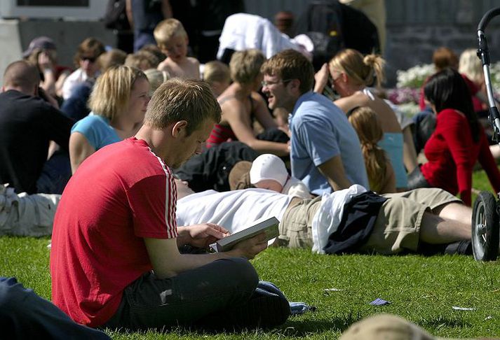 Mælingar Capacent leiða í ljós að það hefur heldur birt yfir þjóðinni síðustu tvö ár. Sá hópur sem metur sig í mjög erfiðri stöðu hefur hins vegar ekki minnkað.
