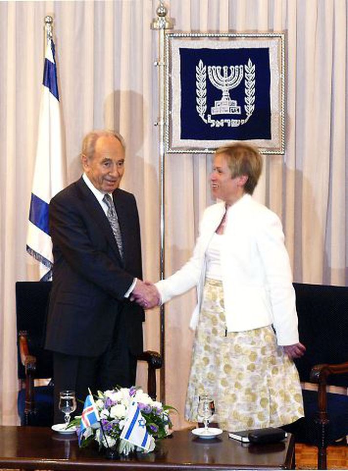 Shimon Peres, forseti Ísraels, og Ingibjörg Sólrún Gísladóttir utanríkisráðherra ræddust við um pólitíska ástandið í Jerúsalem í gær.