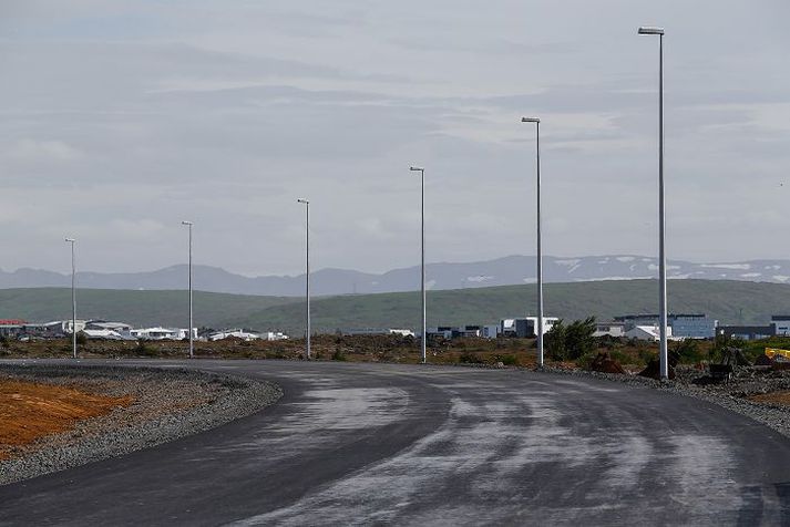 Brátt verður hægt að aka eftir nýja vegarkaflanum.
