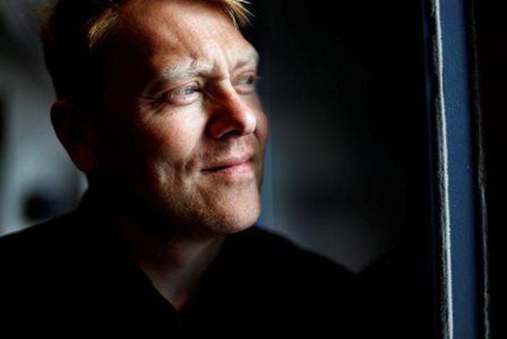 Jóni Gnarr gengur vel að hætta að reykja samkvæmt aðstoðarmanni hans.