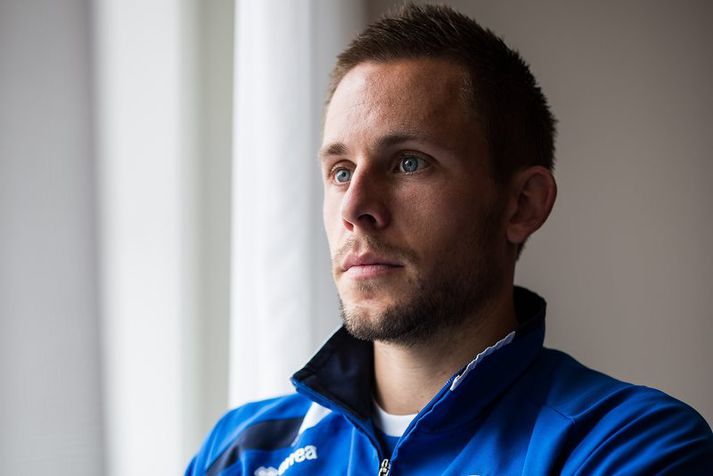 báðir fætur á jörðinni Gylfi Þór hefur ávallt vakið athygli fyrir hæverska framkomu og kurteisi. Hann lætur verkin tala.