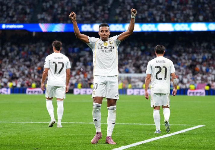 Mbappé skoraði bæði mörk Madrídinga úr vítaspyrnu en sú seinni var gefin afar ódýrt. 