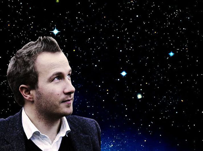 andri snær horfir til himins Lofar alvöru stjörnum í Reykjavík að kvöldi 28. september.