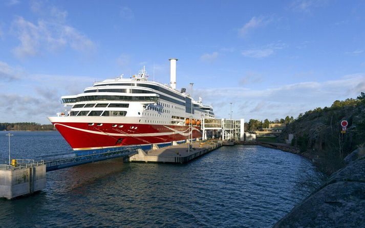 Viking Grace komin að bryggju í Maríuhöfn á Álandseyjum í dag.