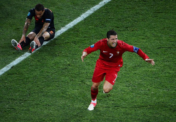 Cristiano Ronaldo skaut Portúgal í átta liða úrslit Evrópumóts landsliða í kvöld.