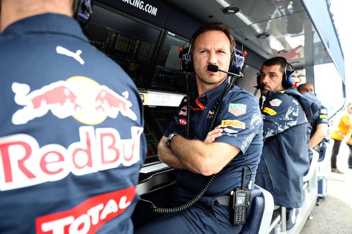 Christian Horner liðsstjóri Red Bull má nú tala meira við ökumenn sína.