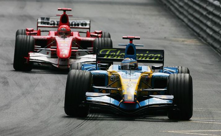 hörð barátta Alonso er hársbreidd á undan Schumacher.